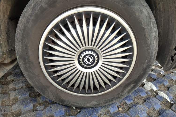 Used Dongfeng Fengon 330 2014 1.5L Manual Utility Version DK15 Right Front Wheel Hub