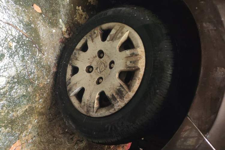 Used Dongfeng Fengon 330 2014 1.5L Manual Utility Version DK15 Right Front Wheel Hub