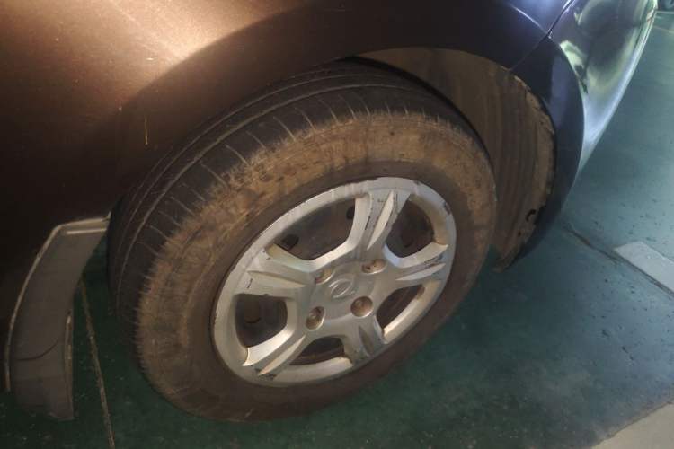 Used Dongfeng Fengon 330 2014 1.5L Manual Utility Version DK15 Right Front Wheel Hub