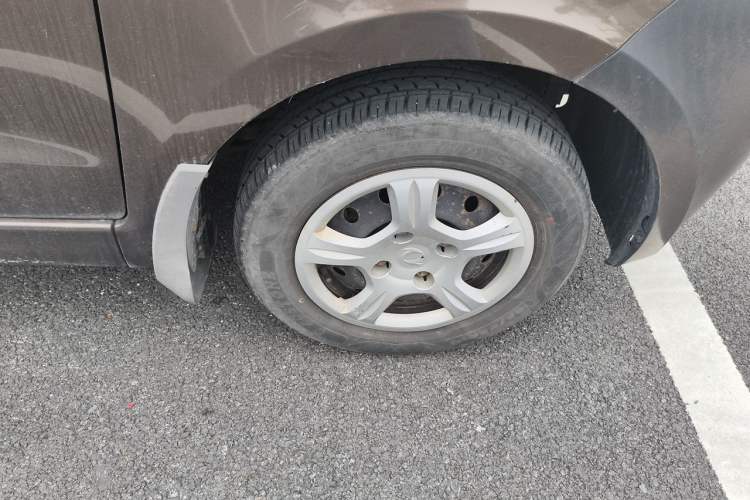 Used Dongfeng Fengon 330 2014 1.5L Manual Standard Edition DK15-02 Right Front Wheel Hub