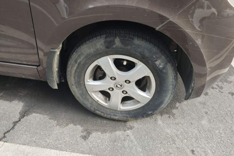 Used Dongfeng Fengon 330 2014 1.5L Manual Utility Version DK15 Right Front Wheel Hub
