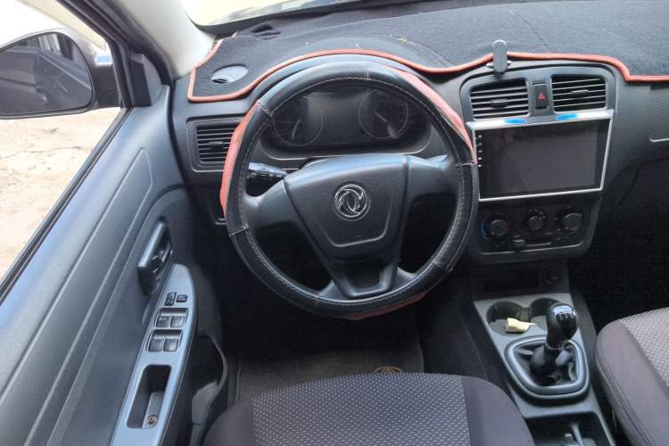 Used Dongfeng Fengon 330 2014 1.5L Manual Utility Version DK15 Steering Wheel