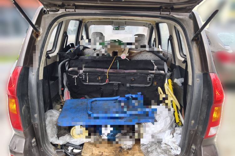 Used Dongfeng Fengon 330 2014 1.5L Manual Utility Version DK15 Trunk