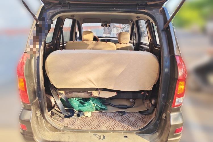 Used Dongfeng Fengon 330 2014 1.2L Manual Practical Version DK12-07 Trunk