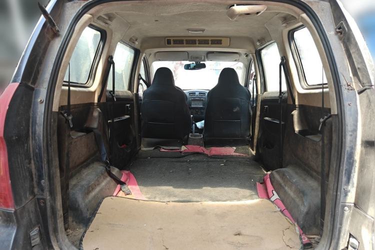 Used Dongfeng Fengon 330 2014 1.5L Manual Utility Version DK15 Trunk