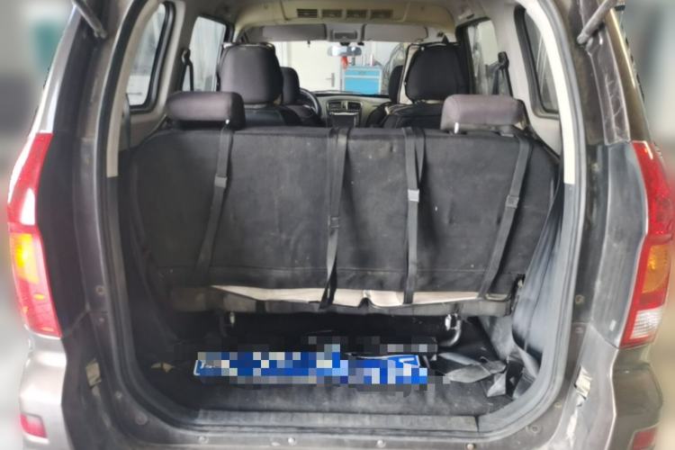 Used Dongfeng Fengon 330 2014 1.5L Manual Standard Edition DK15-02 Trunk