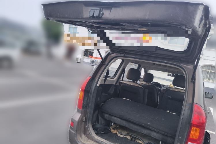Used Dongfeng Fengon 330 2014 1.5L Manual Standard Edition DK15-02 Trunk