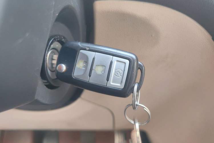 Used Dongfeng Fengon 330 2014 1.5L Manual Comfort Version DK15-02 Vehicle Key