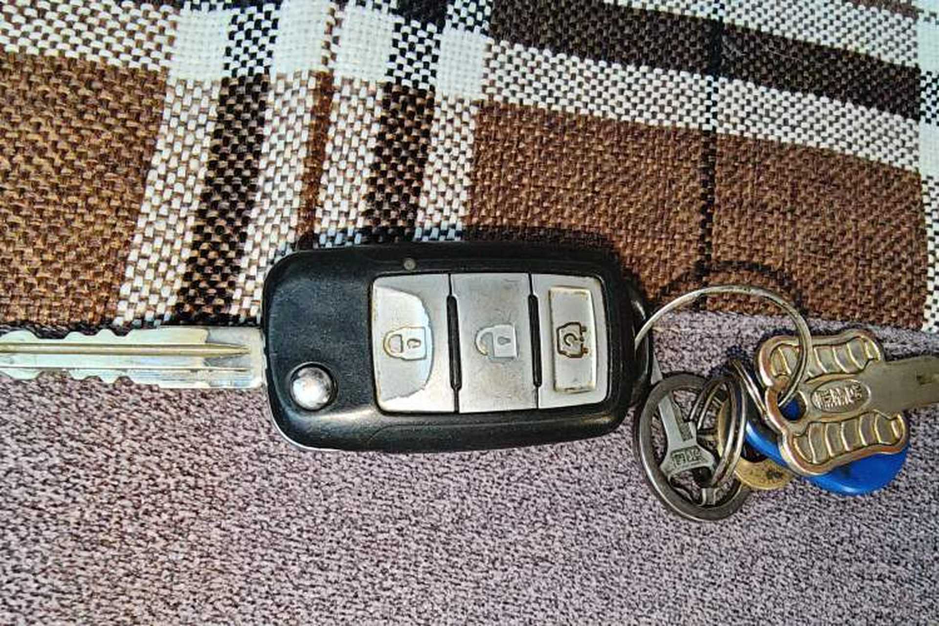 Used Dongfeng Fengon 330 2014 1.5L Manual Comfort Version DK15-02 Vehicle Key
