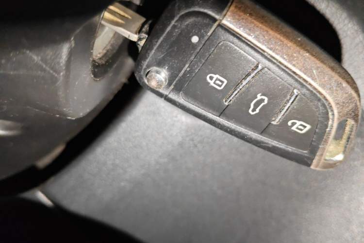 Used Dongfeng Fengon 330 2014 1.5L Manual Utility Version DK15 Vehicle Key