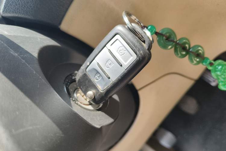 Used Dongfeng Fengon 330 2014 1.5L Manual Comfort Version DK15-02 Vehicle Key