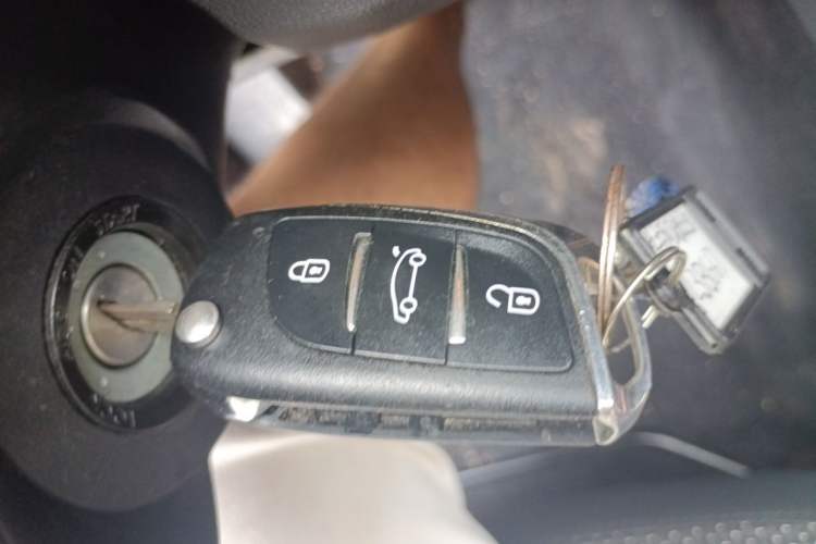 Used Dongfeng Fengon 330 2014 1.5L Manual Utility Version DK15 Vehicle Key