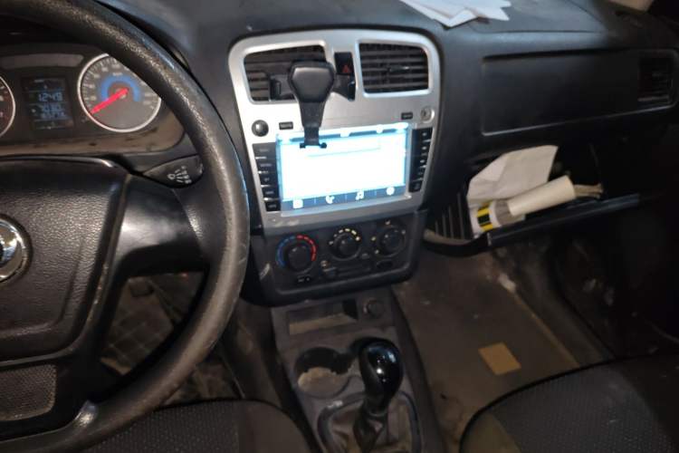 Used Dongfeng Fengon 330 2014 1.5L Manual Utility Version DK15 Audio And AC Panel