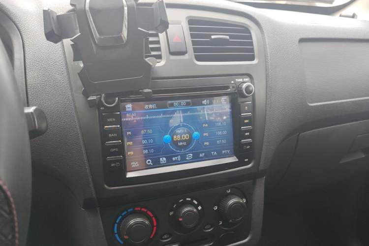 Used Dongfeng Fengon 330 2014 1.5L Manual Utility Version DK15 Audio And AC Panel