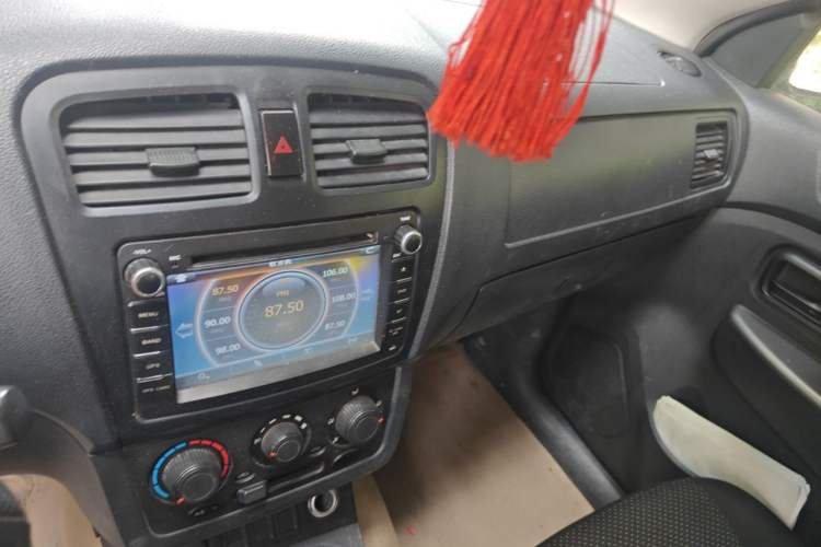Used Dongfeng Fengon 330 2014 1.5L Manual Utility Version DK15 Audio And AC Panel