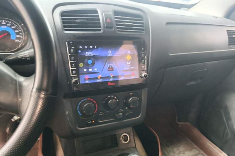 Used Dongfeng Fengon 330 2014 1.5L Manual Utility Version DK15 Audio And AC Panel