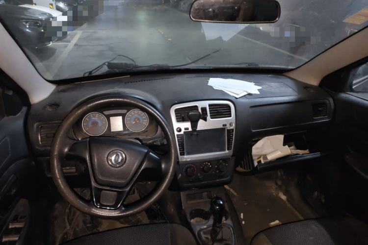 Used Dongfeng Fengon 330 2014 1.5L Manual Utility Version DK15 Center Console