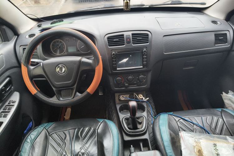 Used Dongfeng Fengon 330 2014 1.3L Manual Utility Version DK13-07 Center Console