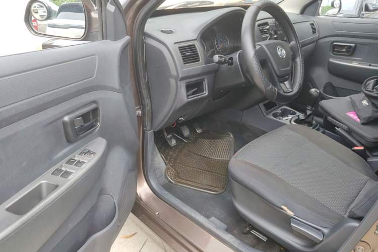Used Dongfeng Fengon 330 2014 1.5L Manual Utility Version DK15 Driver Seat