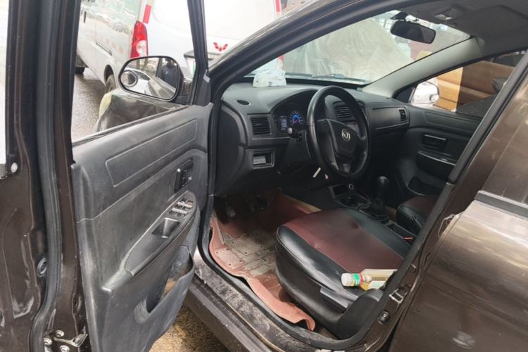 Used Dongfeng Fengon 330 2014 1.5L Manual Utility Version DK15 Driver Seat