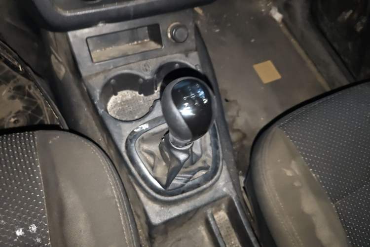 Used Dongfeng Fengon 330 2014 1.5L Manual Utility Version DK15 Gear Lever