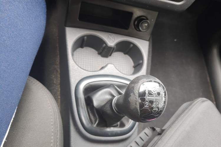 Used Dongfeng Fengon 330 2014 1.5L Manual Utility Version DK15 Gear Lever
