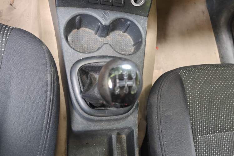 Used Dongfeng Fengon 330 2014 1.5L Manual Utility Version DK15 Gear Lever