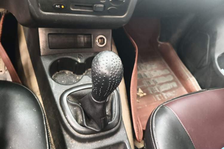 Used Dongfeng Fengon 330 2014 1.5L Manual Utility Version DK15 Gear Lever