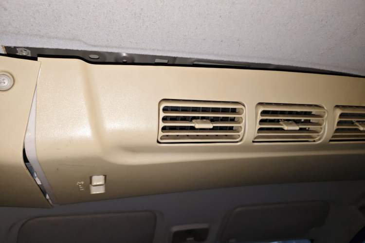 Used Dongfeng Fengon 330 2014 1.5L Manual Utility Version DK15 Headliner