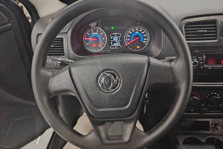 Used Dongfeng Fengon 330 2014 1.5L Manual Utility Version DK15 Interior 3
