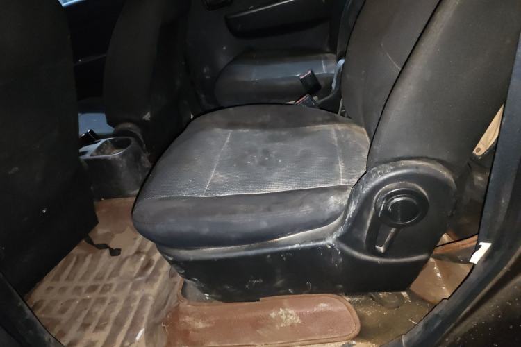 Used Dongfeng Fengon 330 2014 1.5L Manual Utility Version DK15 Left Rear Seat