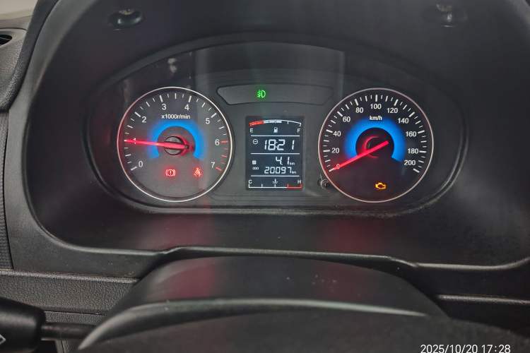 Used Dongfeng Fengon 330 2014 1.5L Manual Utility Version DK15 Odometer Close Up