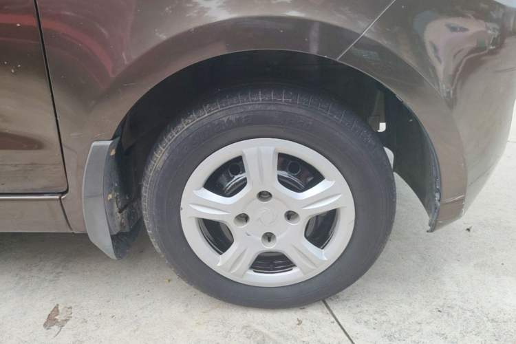 Used Dongfeng Fengon 330 2014 1.5L Manual Utility Version DK15 Right Front Wheel Hub