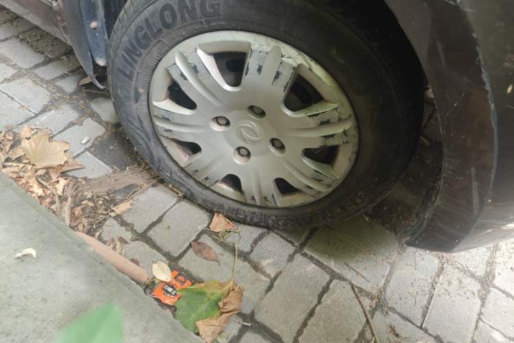 Used Dongfeng Fengon 330 2014 1.5L Manual Utility Version DK15 Right Front Wheel Hub