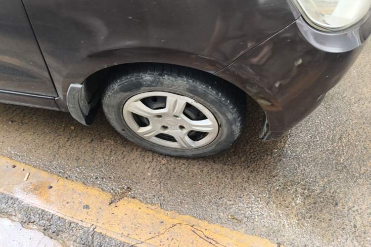 Used Dongfeng Fengon 330 2014 1.5L Manual Utility Version DK15 Right Front Wheel Hub