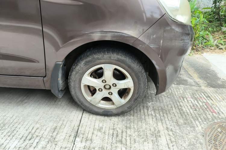 Used Dongfeng Fengon 330 2014 1.5L Manual Utility Version DK15 Right Front Wheel Hub