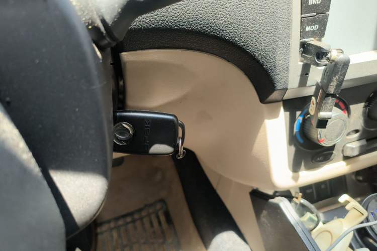 Used Dongfeng Fengon 330 2014 1.5L Manual Utility Version DK15 Vehicle Key