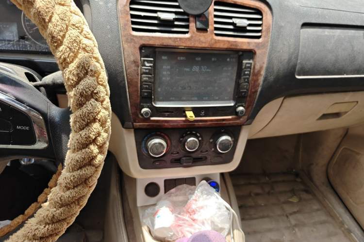 Used Dongfeng Fengon 330 2014 1.5L Manual Comfort Version DK15-02 Audio And AC Panel