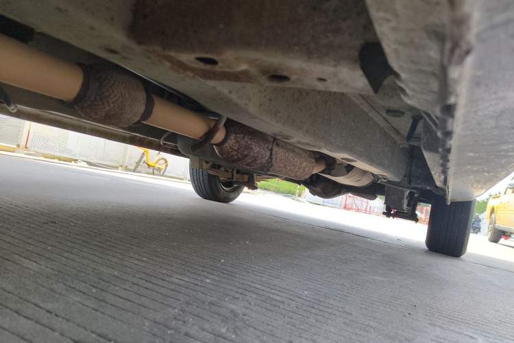 Used Dongfeng Fengon 330 2014 1.5L Manual Comfort Version DK15-02 Chassis Front Left