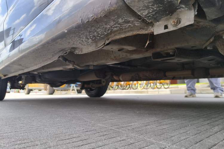 Used Dongfeng Fengon 330 2014 1.5L Manual Comfort Version DK15-02 Chassis Front Right
