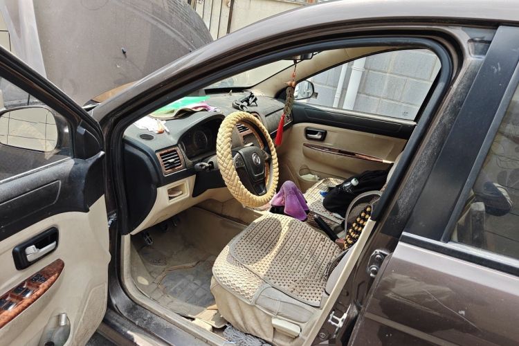Used Dongfeng Fengon 330 2014 1.5L Manual Comfort Version DK15-02 Driver Seat