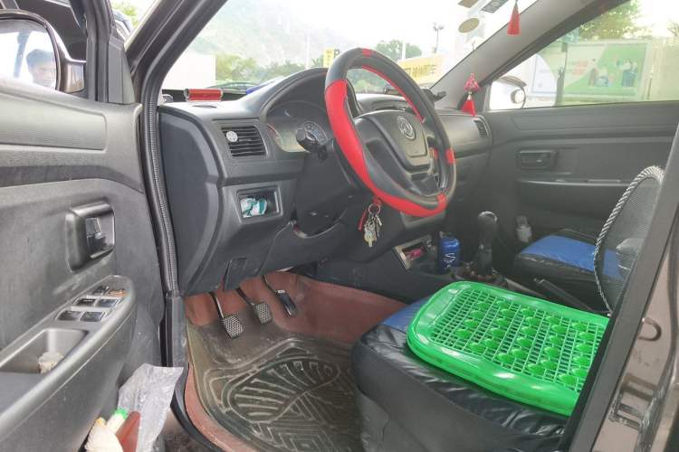 Used Dongfeng Fengon 330 2014 1.5L Manual Comfort Version DK15-02 Driver Seat