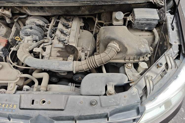 Used Dongfeng Fengon 330 2014 1.5L Manual Comfort Version DK15-02 Engine Bay Left
