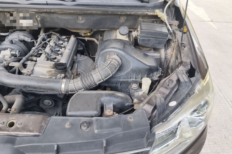 Used Dongfeng Fengon 330 2014 1.5L Manual Comfort Version DK15-02 Engine Bay Left