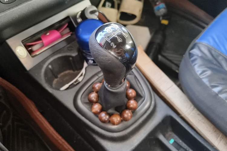 Used Dongfeng Fengon 330 2014 1.5L Manual Comfort Version DK15-02 Gear Lever
