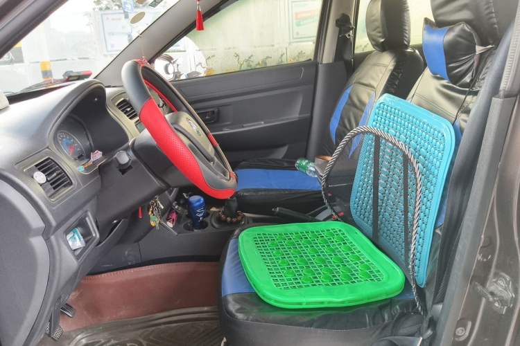 Used Dongfeng Fengon 330 2014 1.5L Manual Comfort Version DK15-02 Left Front Seat