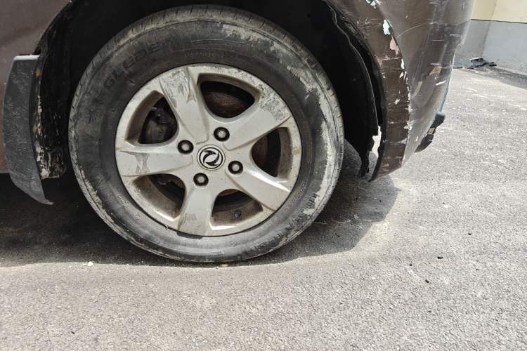 Used Dongfeng Fengon 330 2014 1.5L Manual Comfort Version DK15-02 Right Front Wheel Hub