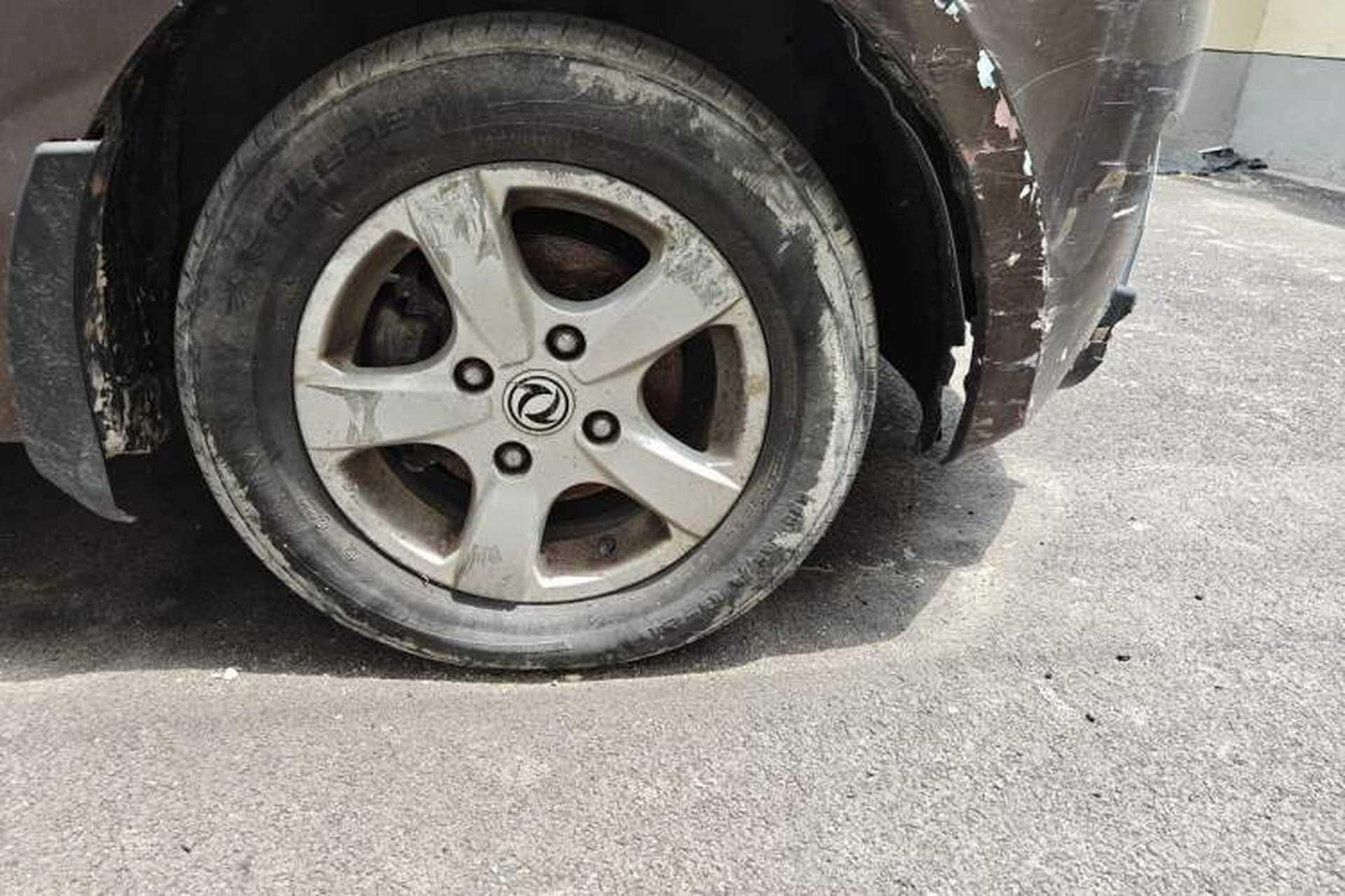 Used Dongfeng Fengon 330 2014 1.5L Manual Comfort Version DK15-02 Right Front Wheel Hub
