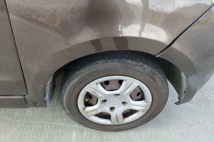 Used Dongfeng Fengon 330 2014 1.5L Manual Comfort Version DK15-02 Right Front Wheel Hub