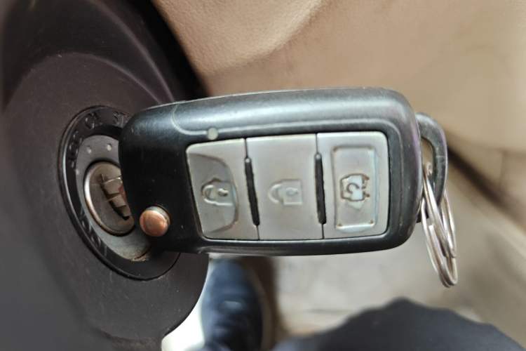 Used Dongfeng Fengon 330 2014 1.5L Manual Comfort Version DK15-02 Vehicle Key